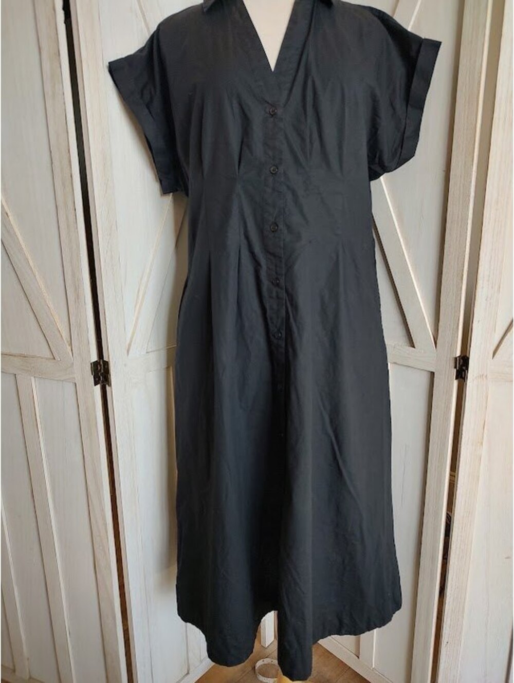 Black Button-Up A-Line Midi Dress w/ Short Sleeves #minimalist #Lagenlook #chic